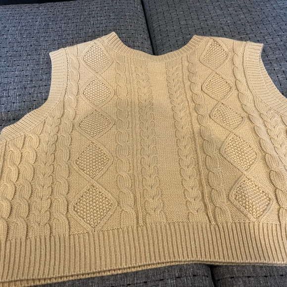 Tilly’s oversized brown sweater vest - Picture 5 of 7